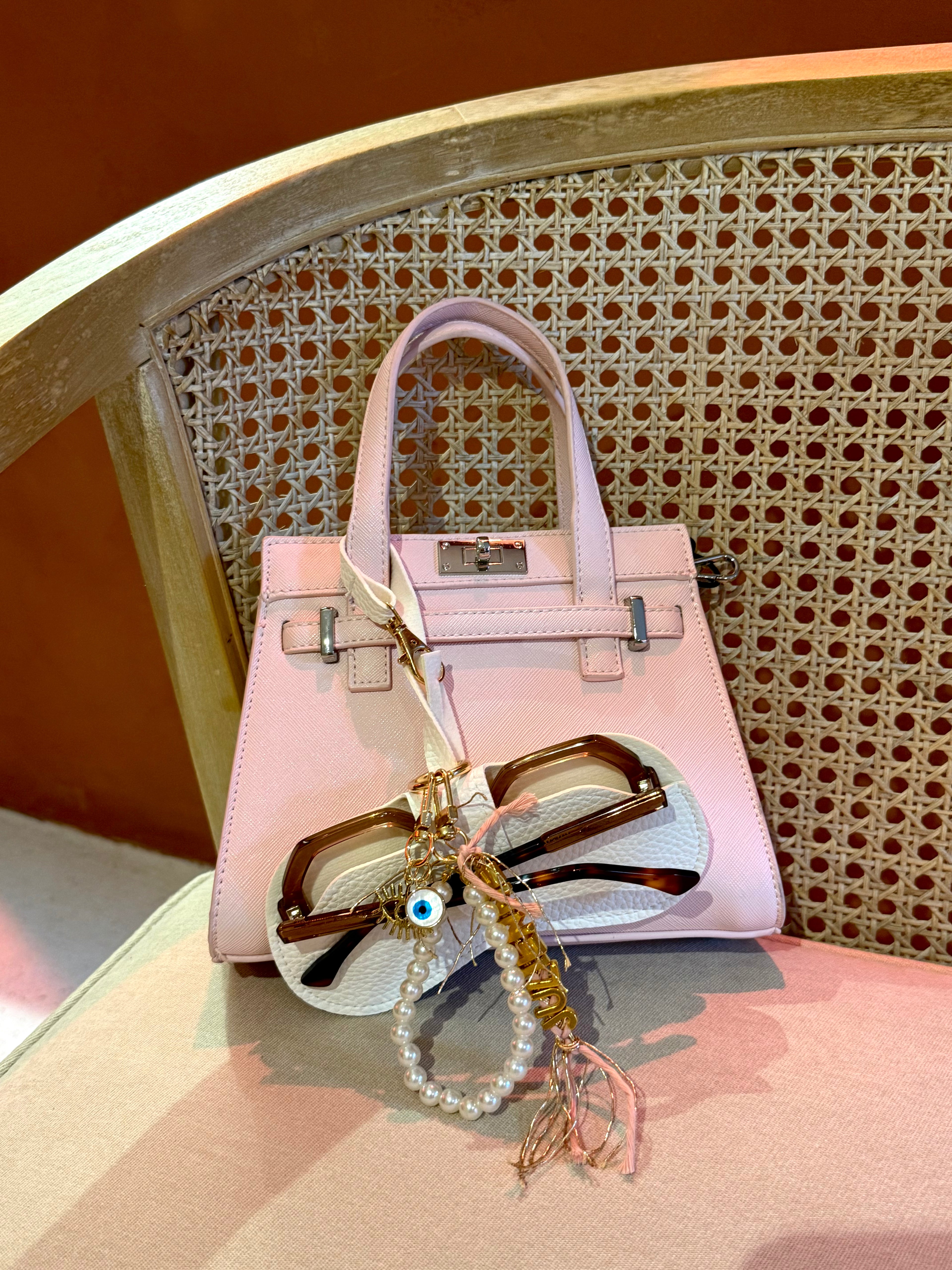 JULIENNE – Étui à lunettes breloque de sac blanc | Accessoire fait main