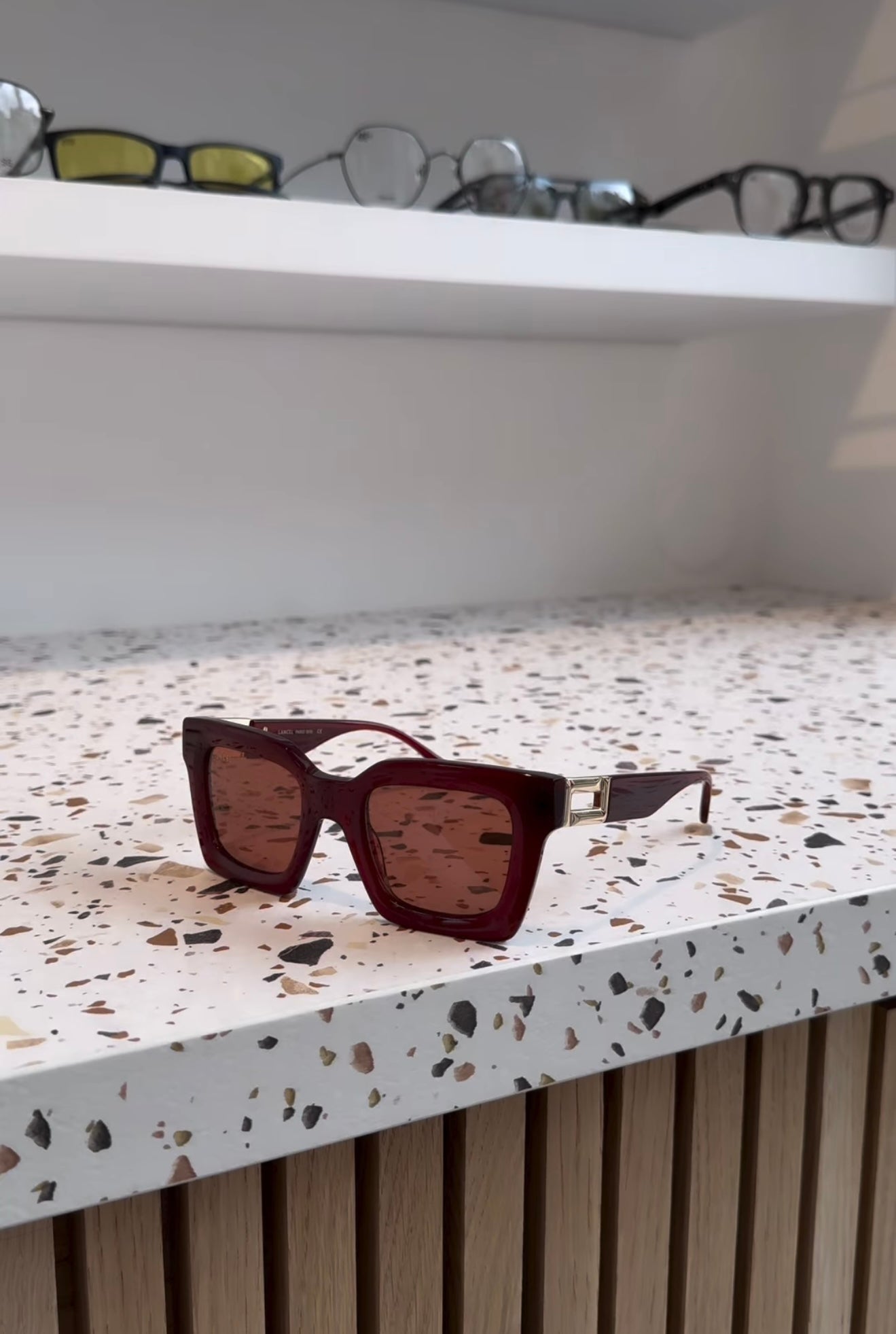LANCEL LA91047 – Lunettes de soleil femme rouge & or + verres bordeaux