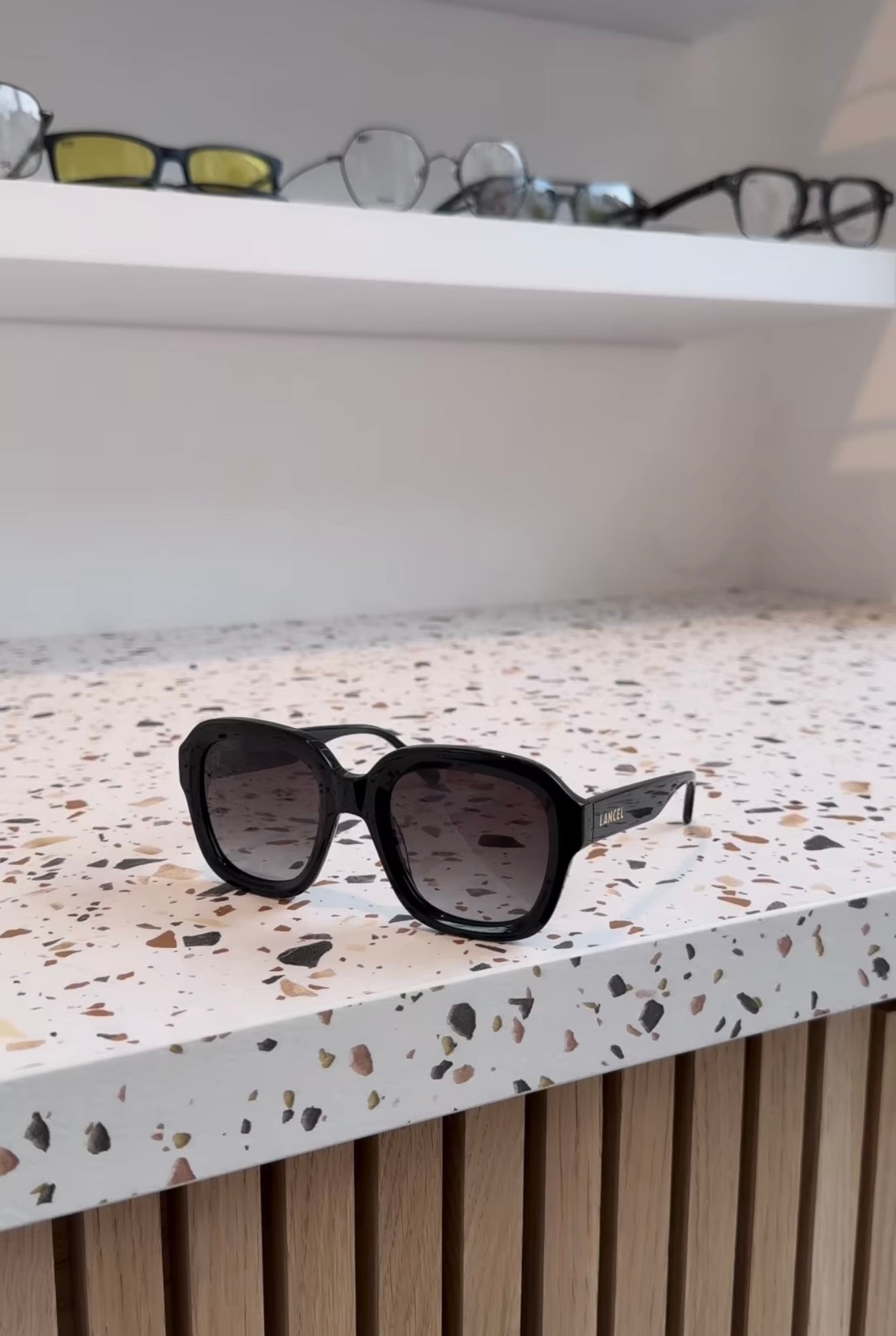 LANCEL LA91053 – Lunettes de soleil femme noir & verres gris dégradé