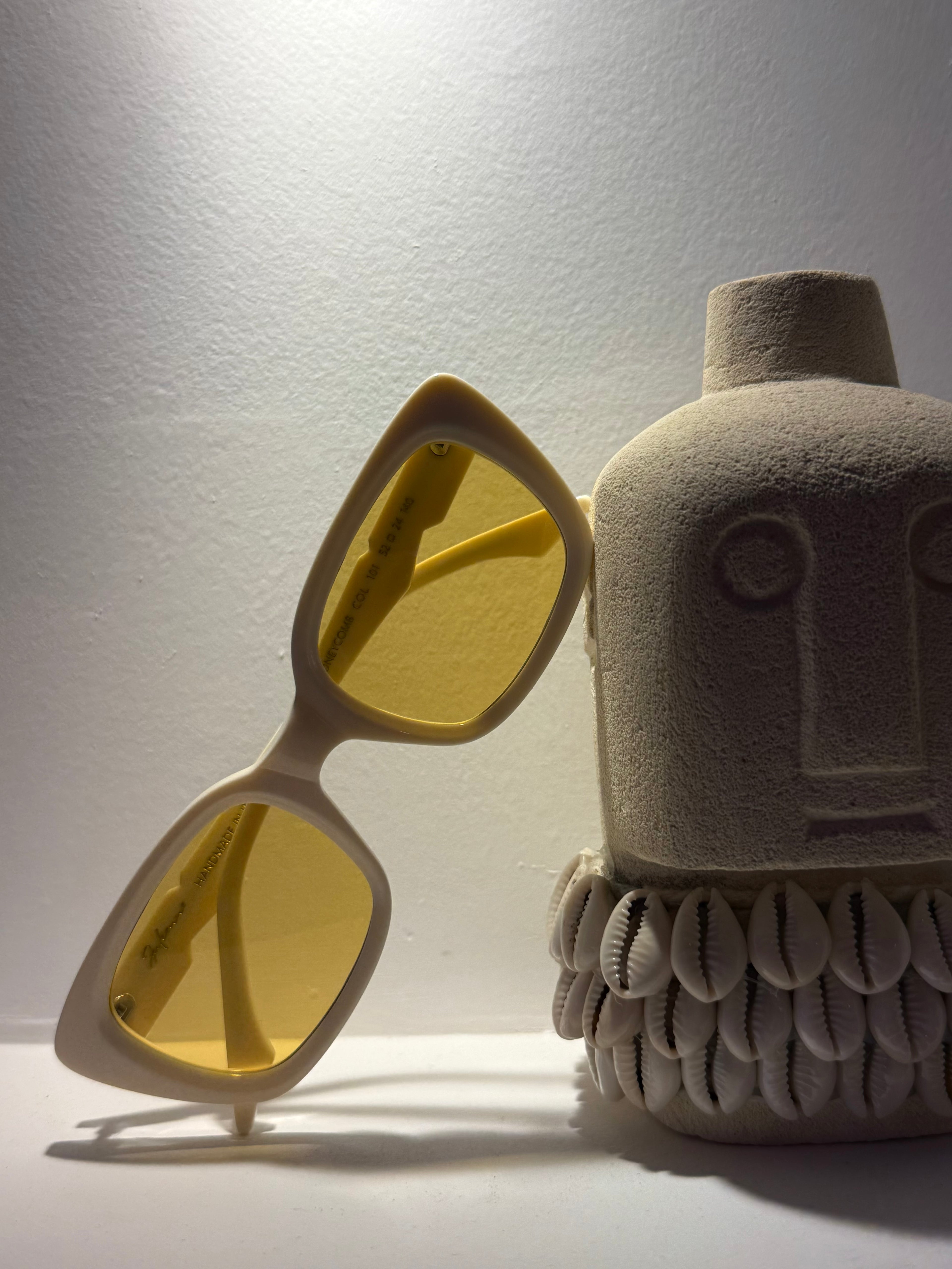 LA HONEYCOMB – Lunettes de soleil crème | JULIENNE